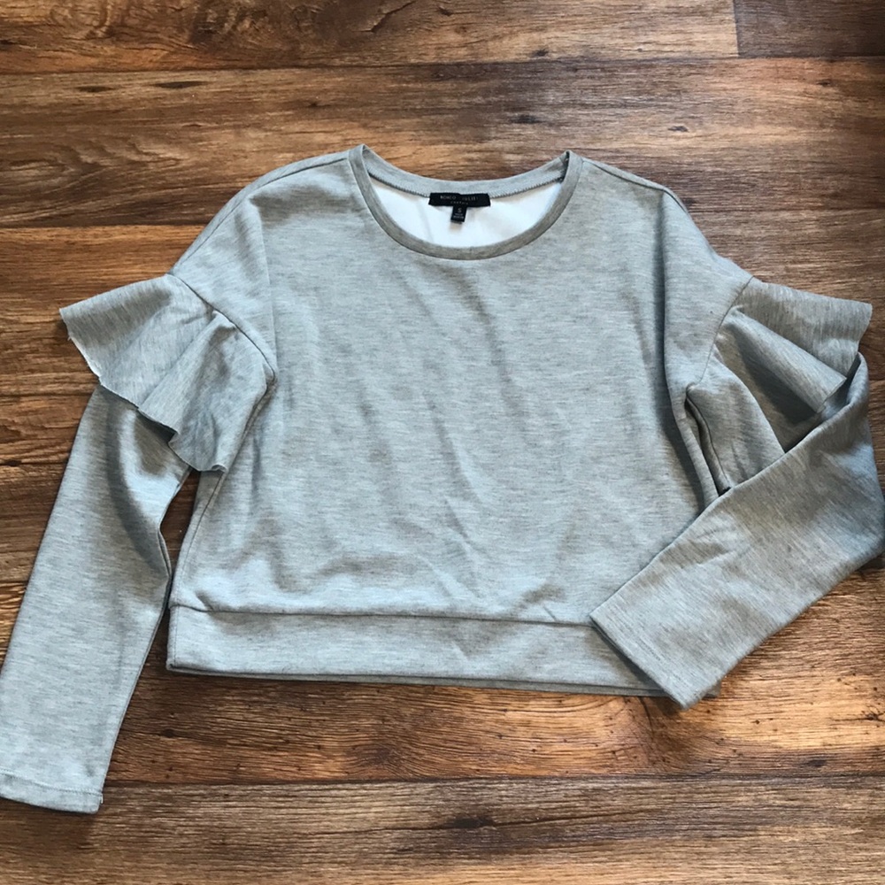 Boutique Gray ruffle sleeve sweater small